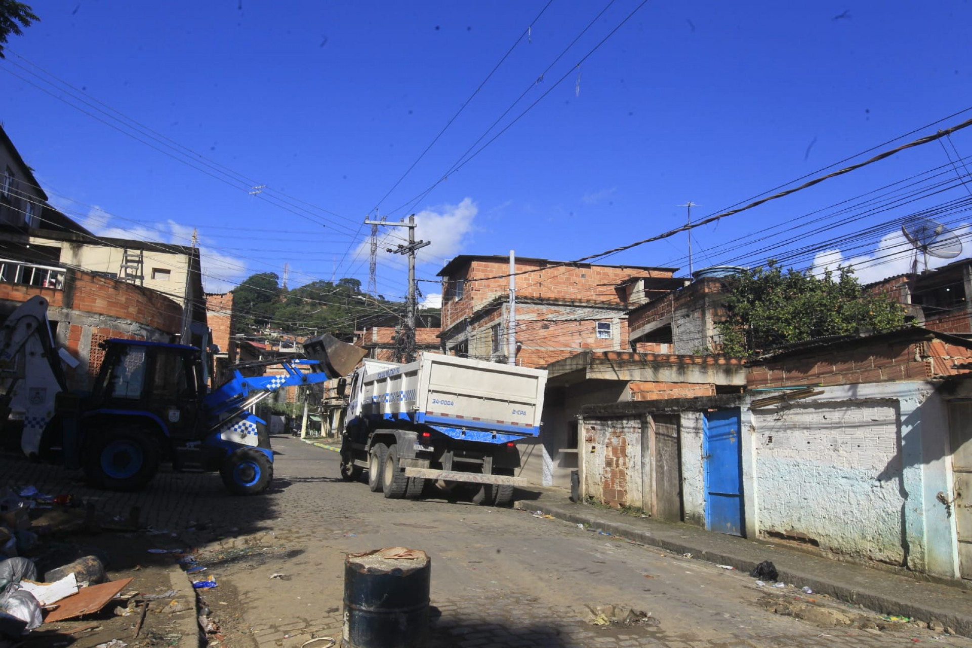 Polícia Militar retira barricadas da comunidade Bateau Mouche - Reginaldo Pimenta / Agência O Dia