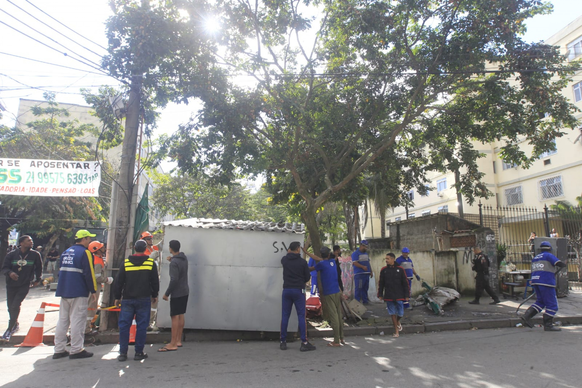 Polícia Militar retira barricadas da comunidade Bateau Mouche - Reginaldo Pimenta / Agência O Dia