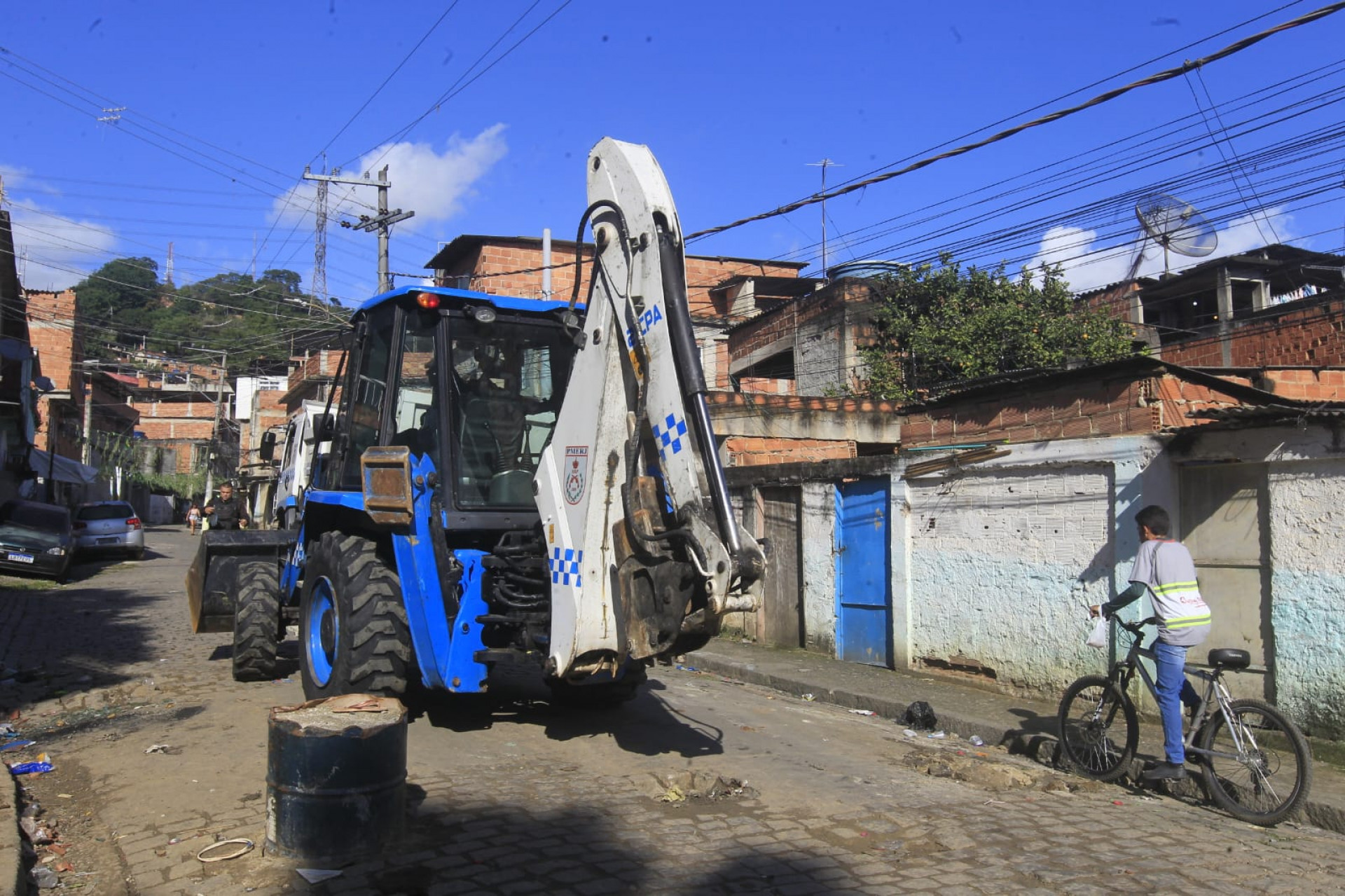 Polícia Militar retira barricadas da comunidade Bateau Mouche - Reginaldo Pimenta / Agência O Dia