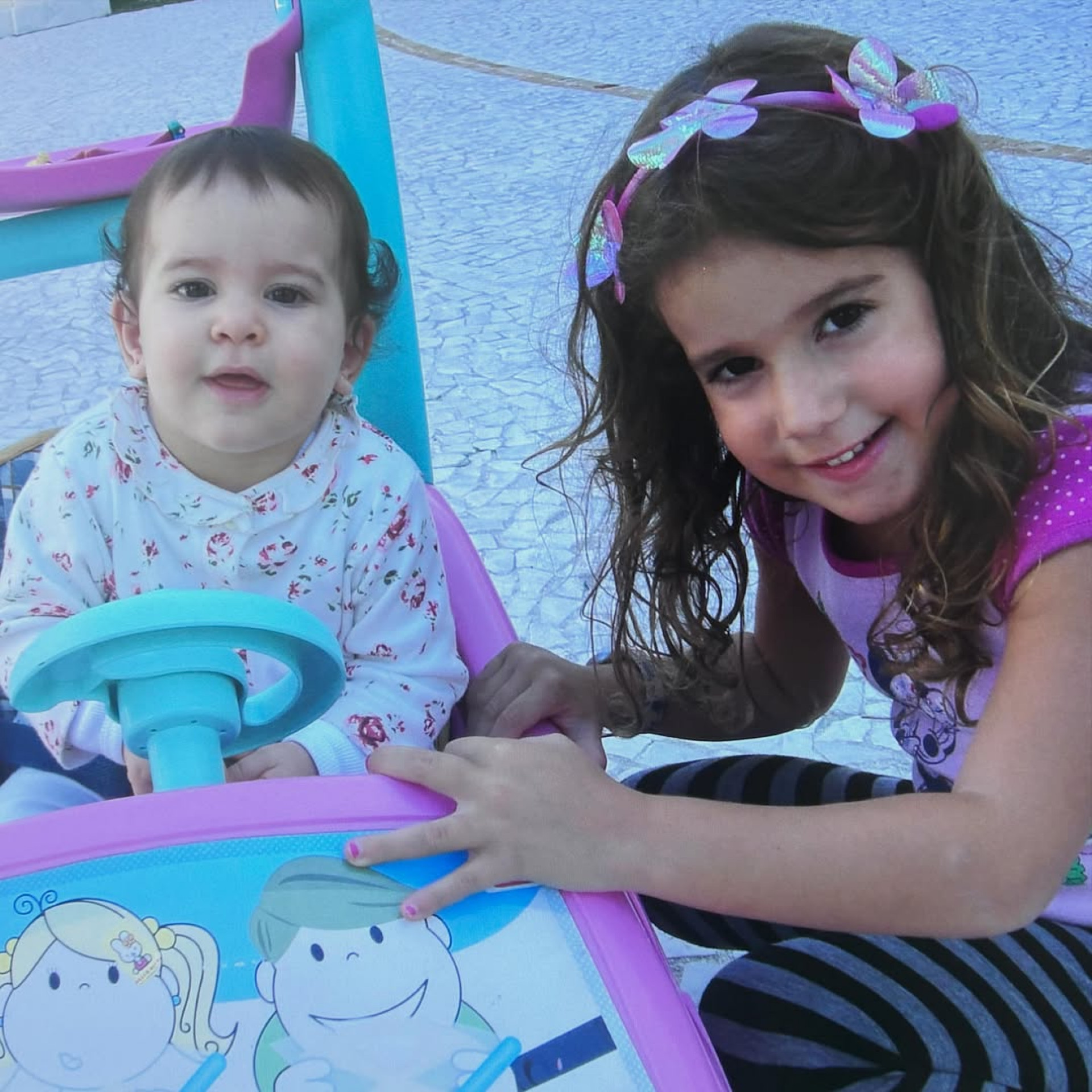 Clara e Maria, filhas de Vera Viel, na infância - Reprodução/Instagram