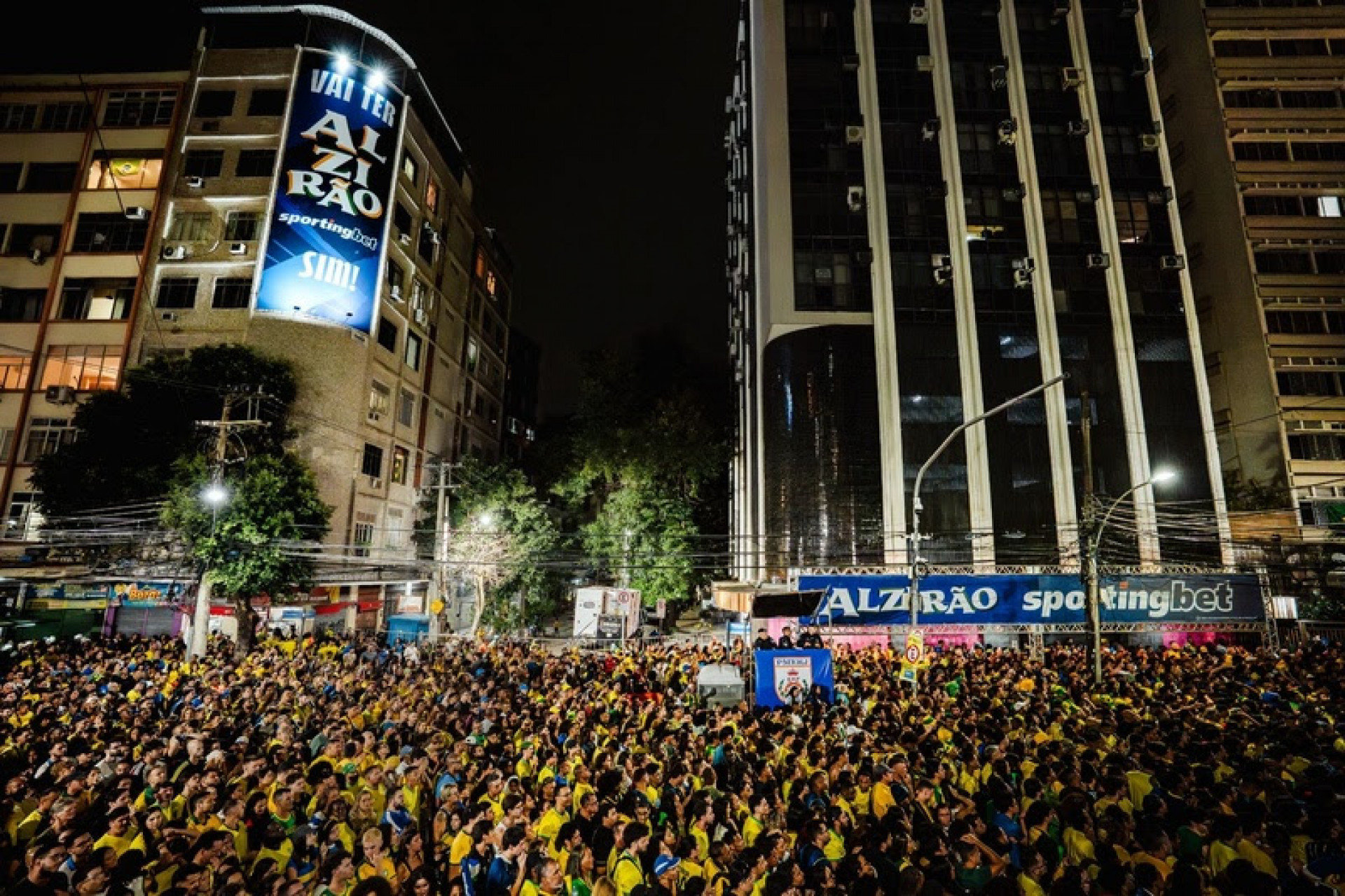 Bateria do Salgueiro participa de festa do Alzirão - Divulgação