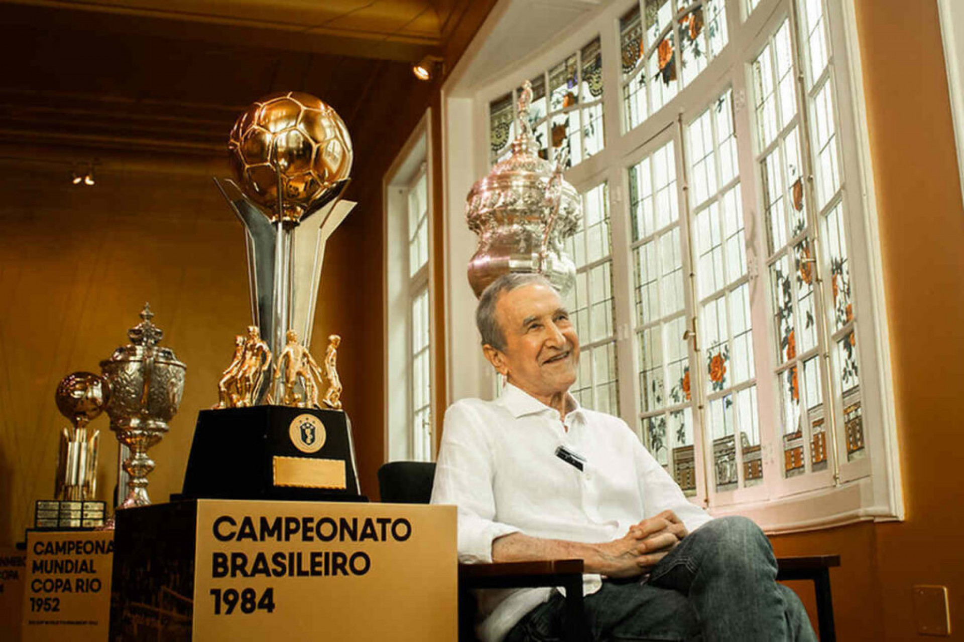 Parreira est&aacute; internado na UTI e respira com aux&iacute;lio de aparelhos