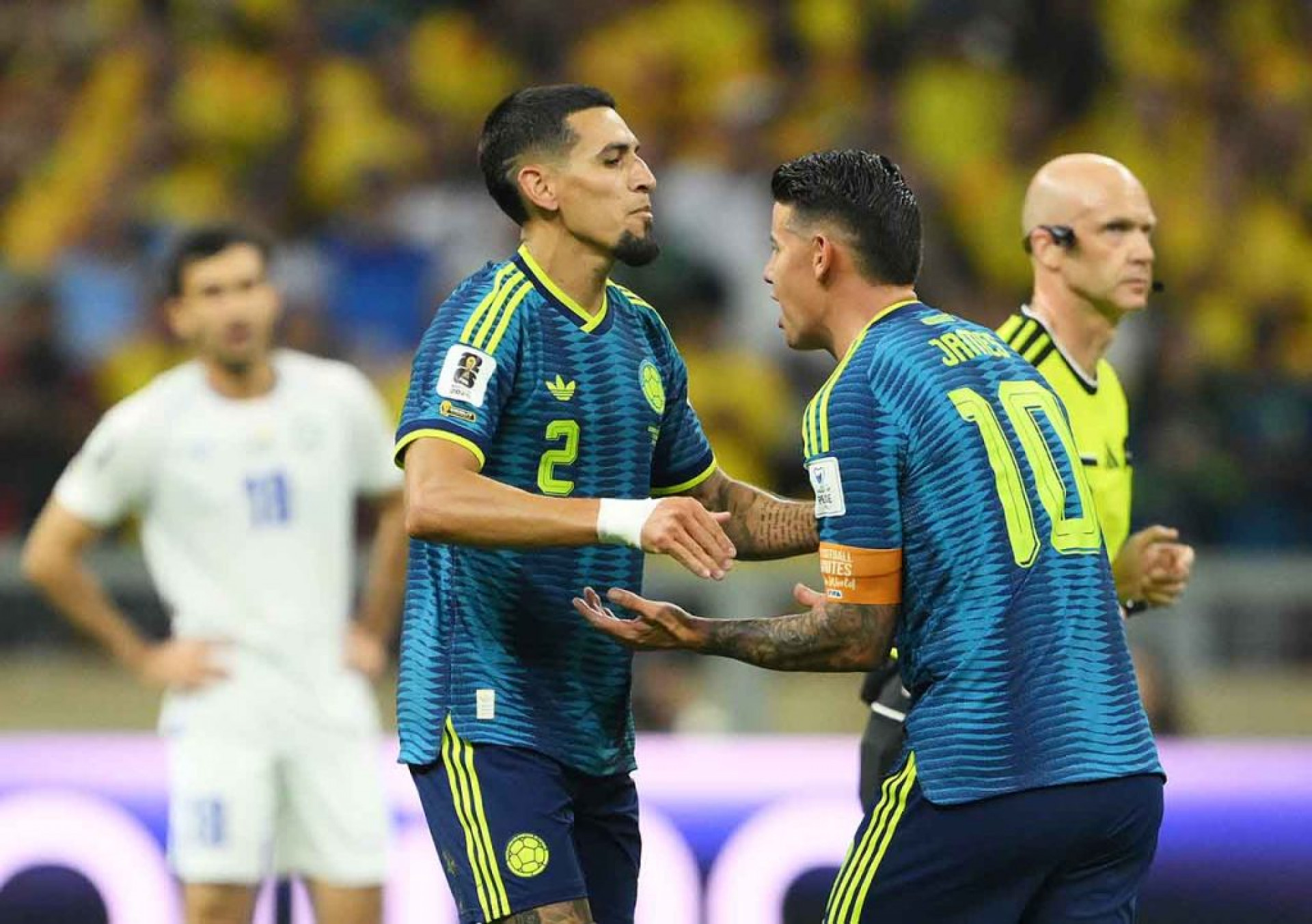 Col&ocirc;mbia toma susto, mas se recupera e vence o Uzbequist&atilde;o na estreia na Copa