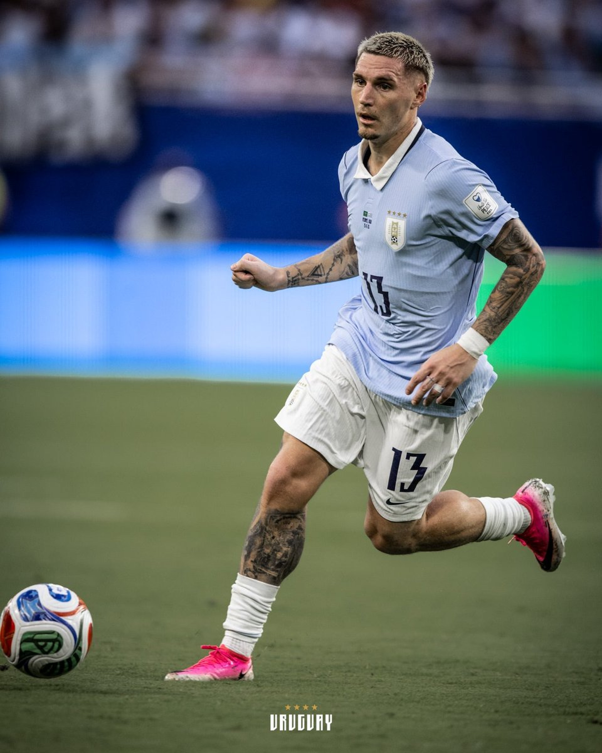 Varela, do Flamengo, jogou 90 minutos na estreia do Uruguai - Reprodução / X