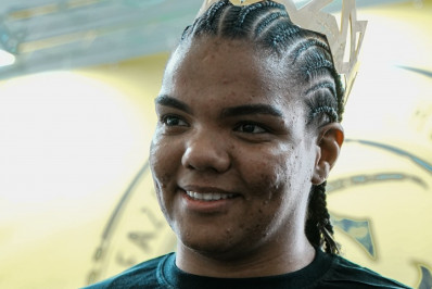 Multicampeã mundial de Jiu-Jitsu, Gabi Pessanha recebe carinho das crianças em torneio realizado em São Paulo