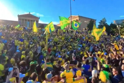 Torcida do Brasil faz festa na Filadélfia e aposta em 'maldição' contra rivais