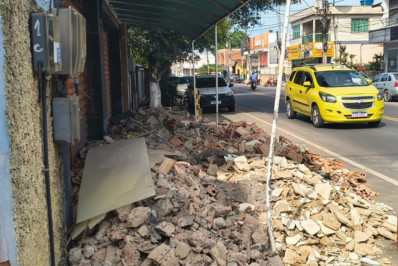 Descarte irregular de entulho em via pública gera multa em São Francisco