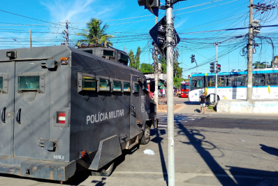 Comerciantes revelam rotina de medo e extorsão em meio à guerra entre criminosos em Rio das Pedras