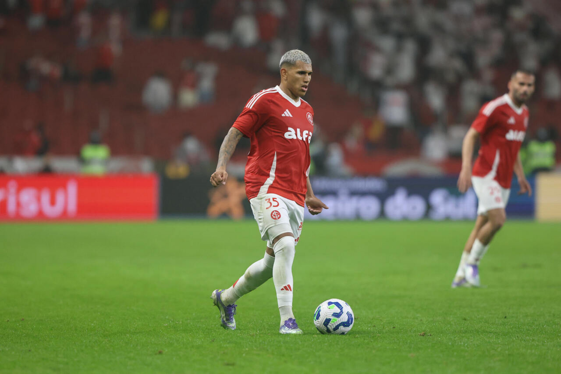 Boca Juniors monitora lateral Aguirre, do Internacional