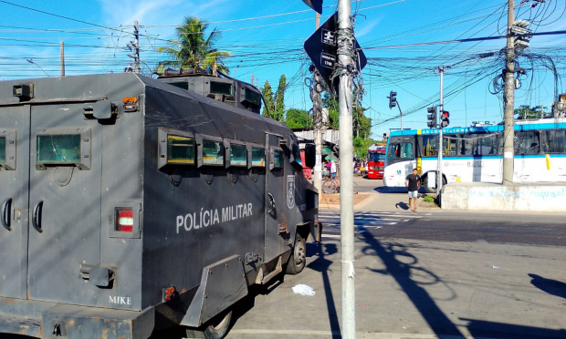 Comerciantes revelam rotina de medo e extorsão em meio à guerra entre criminosos
