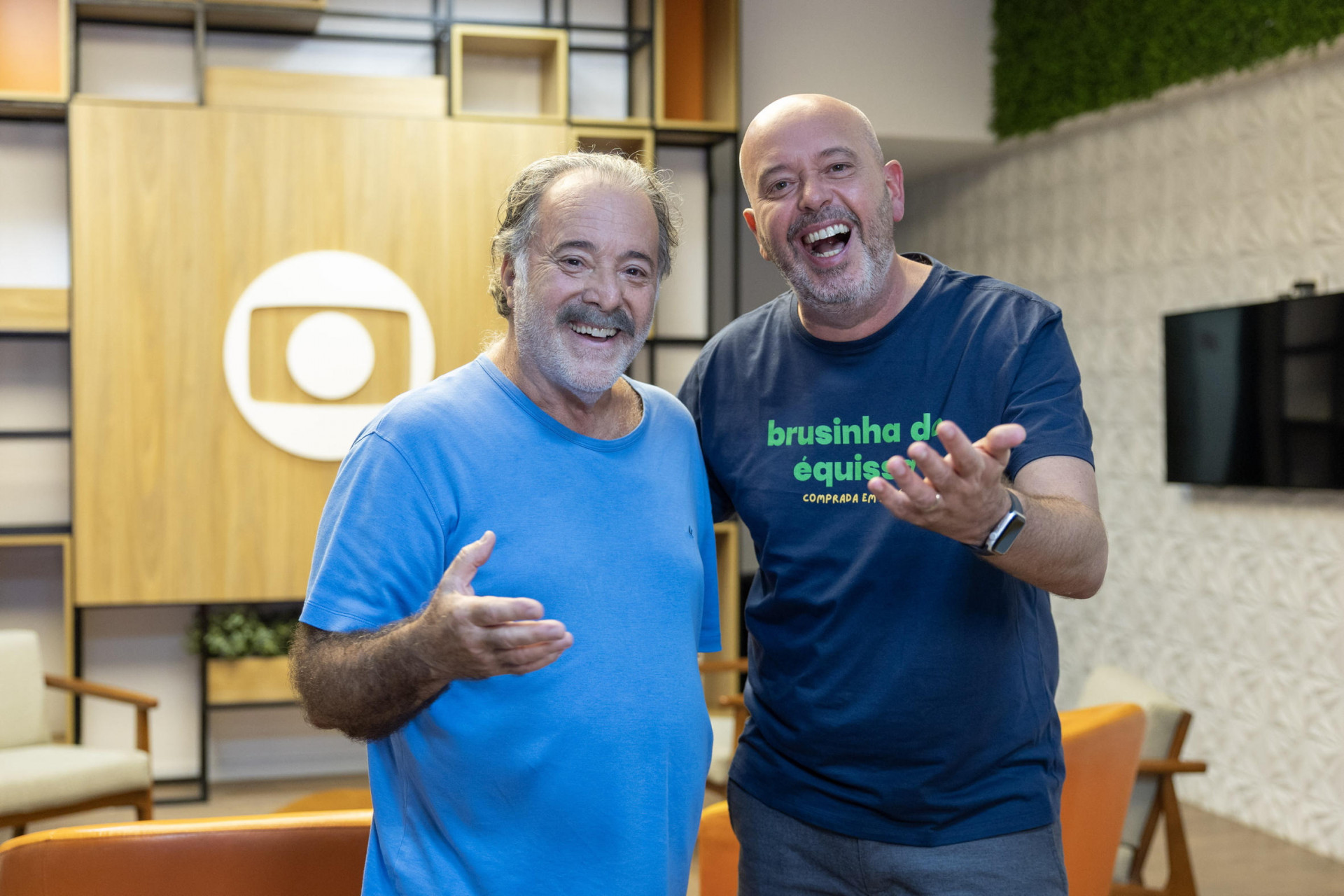 Alex Escobar conversa com Tony Ramos em matéria para o 'Churrascão do Mion' - Angélica Goudinho / TV Globo