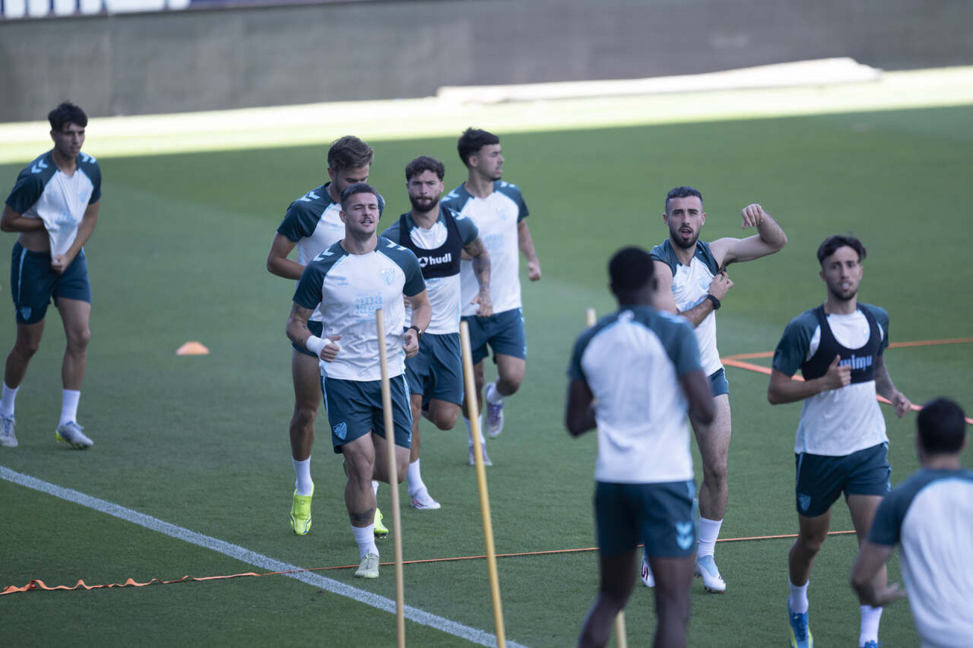 Almer&iacute;a x M&aacute;laga: onde assistir, escala&ccedil;&otilde;es e arbitragem