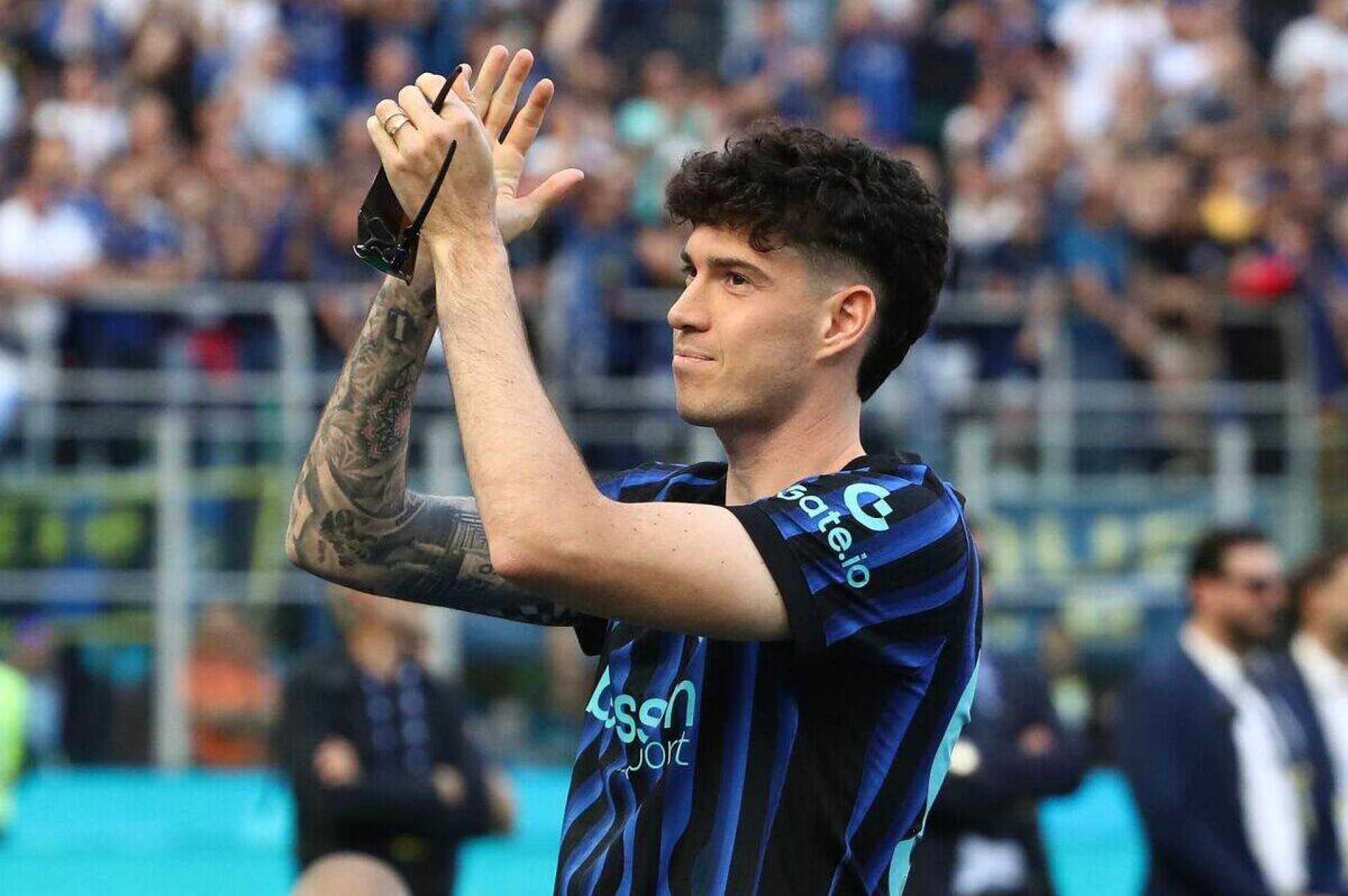Real Madrid volta &agrave; carga por zagueiro ap&oacute;s interesse do Barcelona esfriar