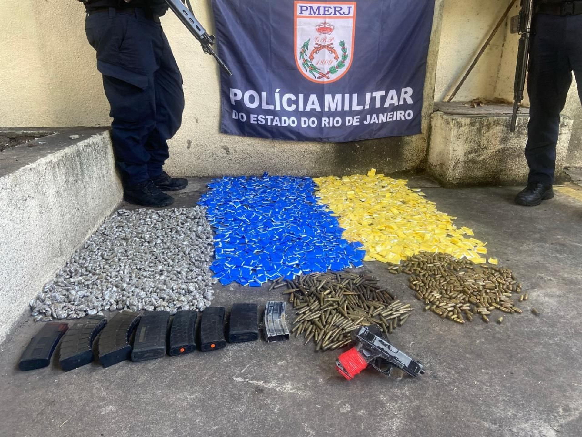 Polícia Militar apreendeu drogas e material bélico no Morro do Borel, na Tijuca, Zona Norte do Rio	
 - Reprodução / X