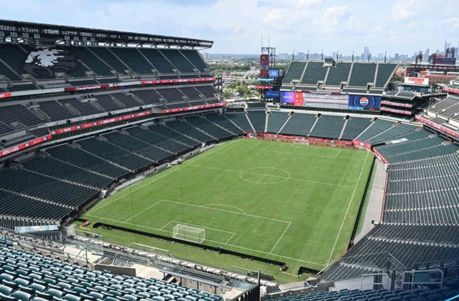 Mar de camisas amarelas toma a Filad&eacute;lfia antes de Brasil x Haiti pela Copa