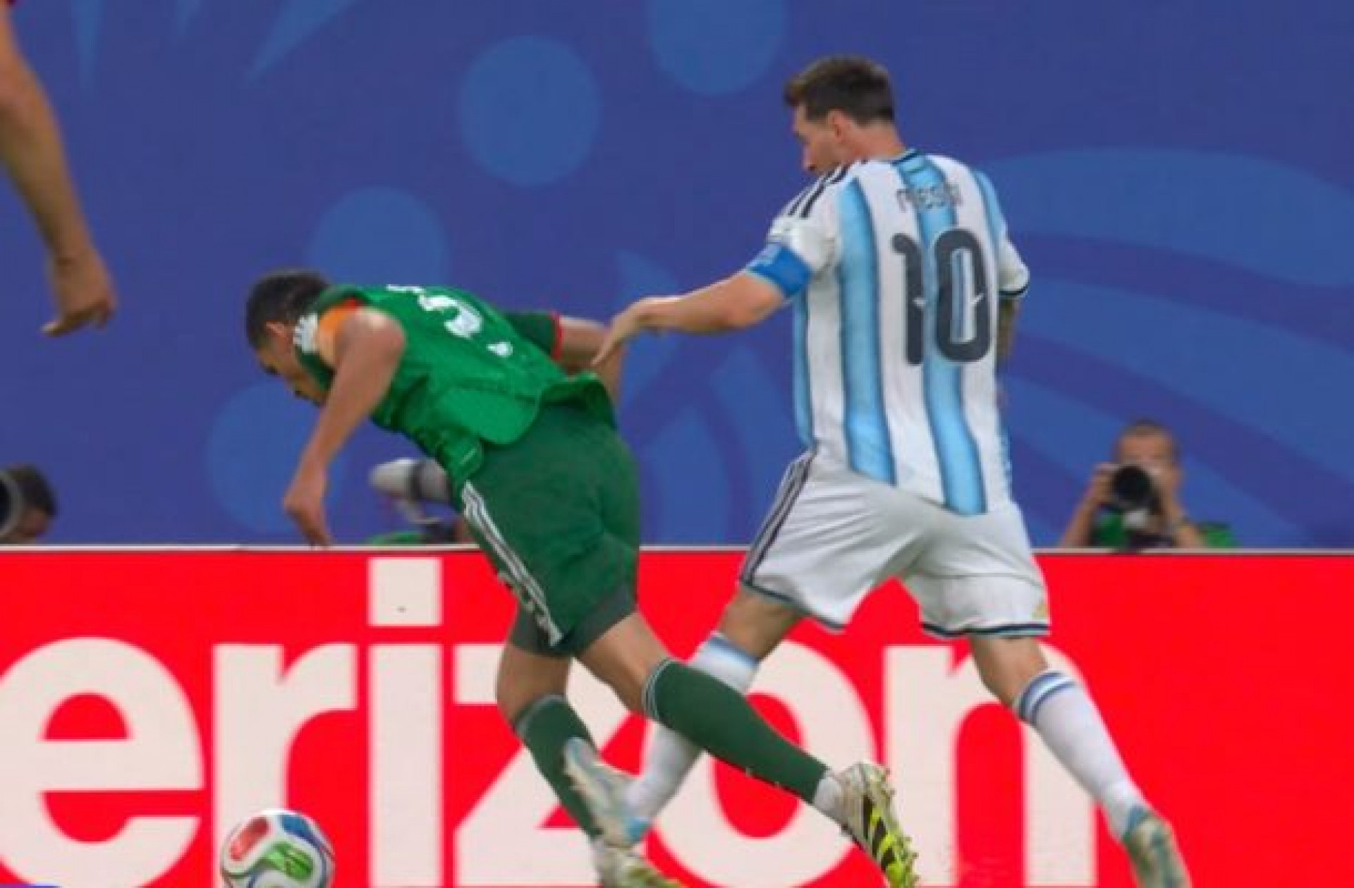 Arg&eacute;lia reclama &agrave; Fifa e pede expuls&atilde;o de Messi em derrota para a Argentina