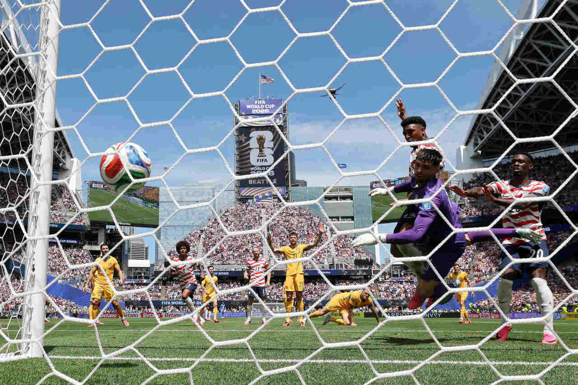 Estados Unidos vencem a Austr&aacute;lia e garantem classifica&ccedil;&atilde;o para o mata-mata da Copa do Mundo
