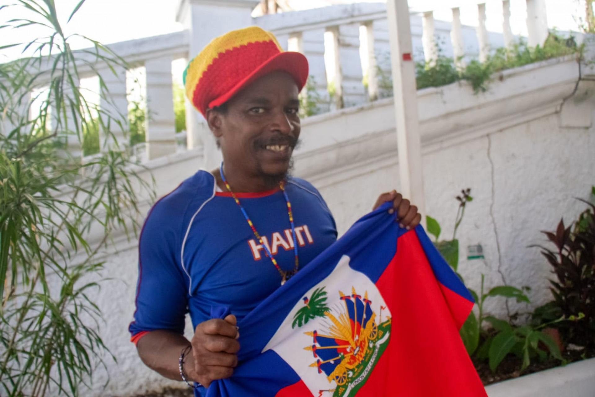Após sobreviver ao terremoto no Haiti, refugiado assiste a Brasil x Haiti com o coração dividido - Érica Martin/Agência O Dia