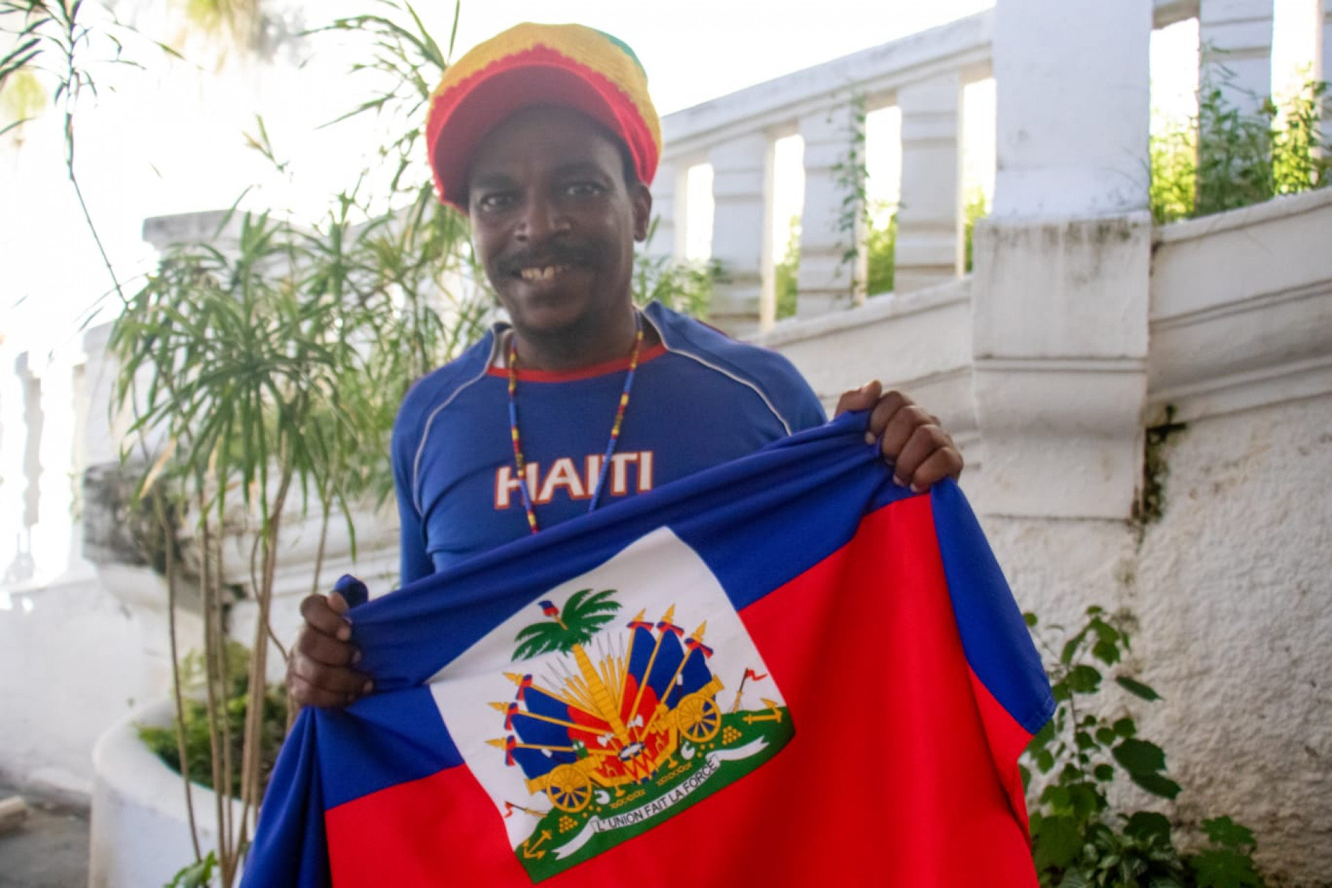 Sobrevivente do terremoto de 2010, haitiano divide a torcida em confronto contra o Brasil - Érica Martin/Agência O Dia