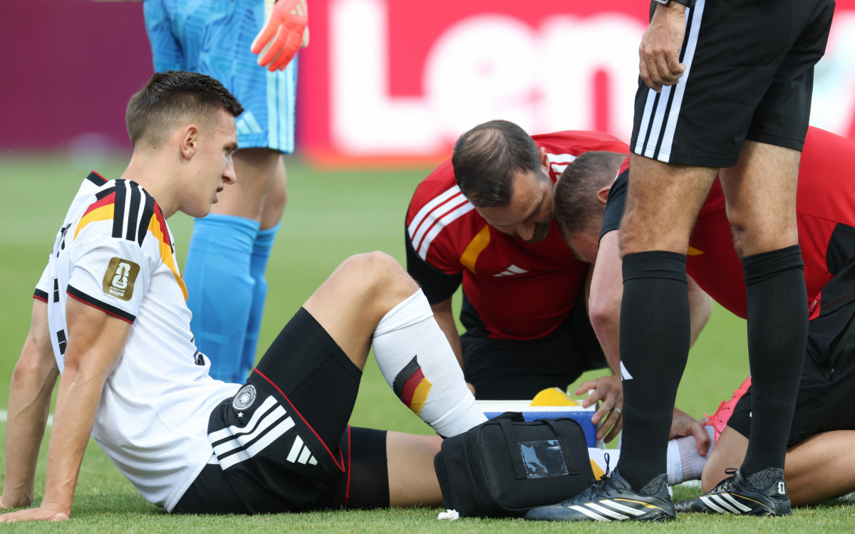 Schlotterbeck tem suspeita de lesão ligamentar no joelho esquerdo