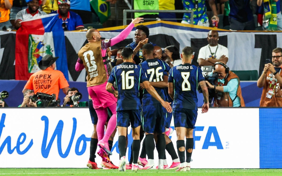 Brasil venceu primeira partida na Copa do Mundo após superar o Haiti por 3 a 0, com dois gols de Matheus Cunha e um de Vni Jr, assumindo a liderança do grupo C - William Volcov / Parceiro / Agência O Dia