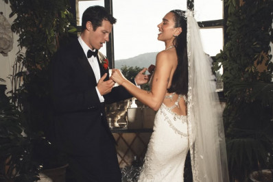 Dua Lipa compartilha fotos do casamento com Callum Turner na Itália