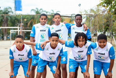 Projeto Educar Pelo Esporte Transforma Clima de Copa do Mundo em Ação de Cidadania na Maré