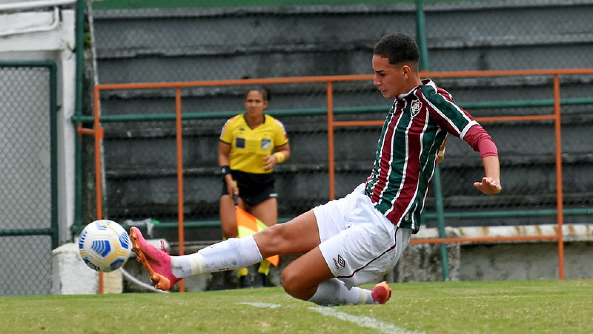 Fluminense encaminha venda de Agner para o Sharjah FC