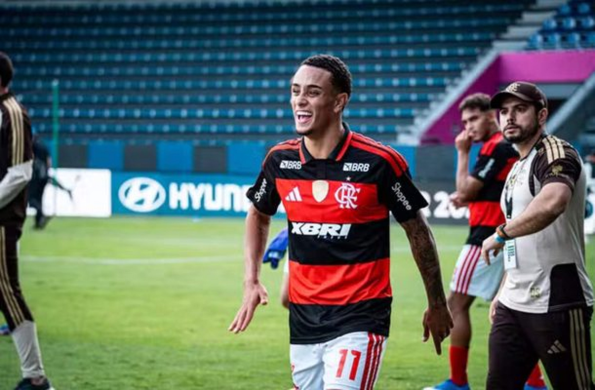 Ryan Roberto se despede do Flamengo e embarca para a Ucr&acirc;nia