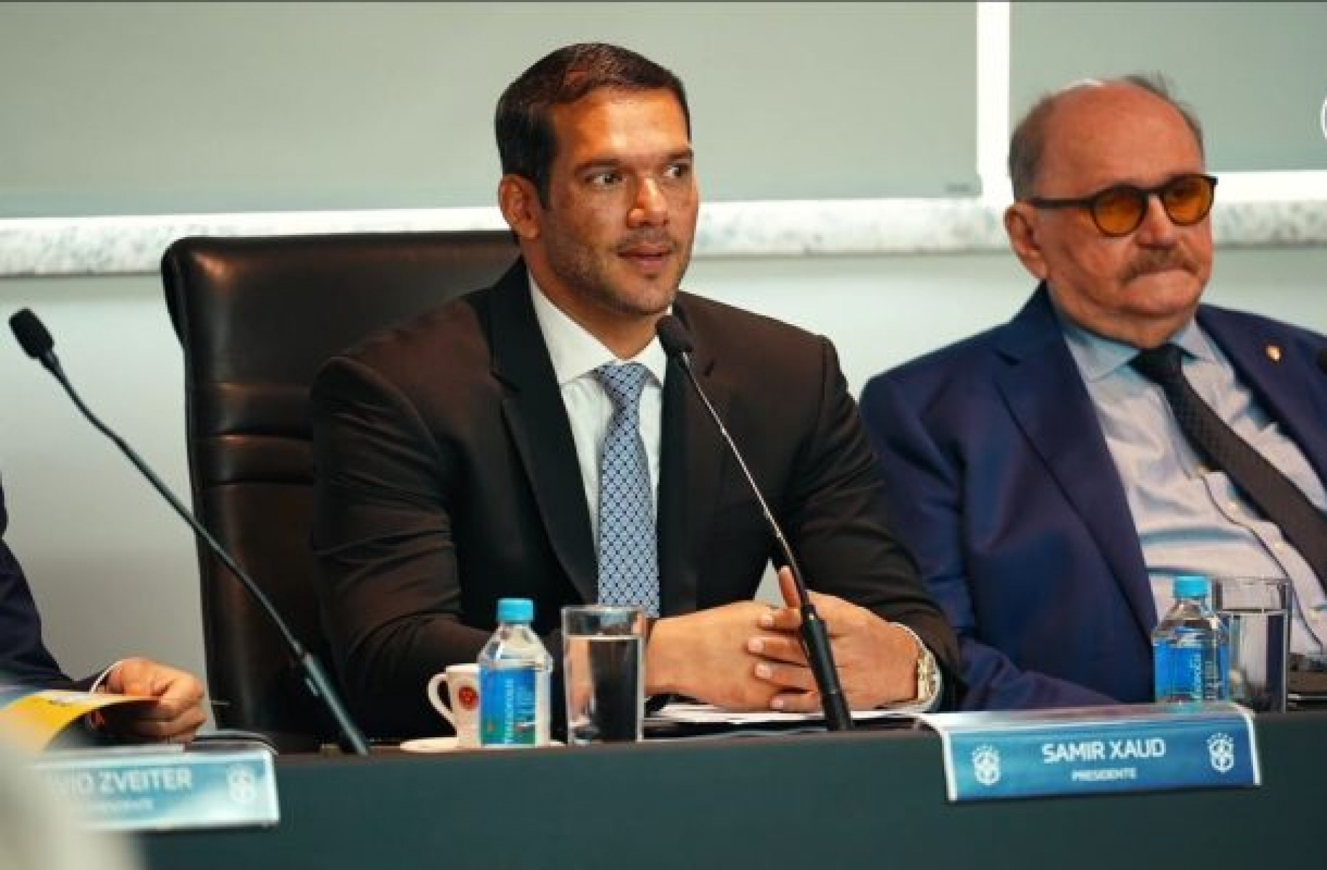Presidente da CBF alega uso de IA em foto com empres&aacute;ria e vers&atilde;o vira piada