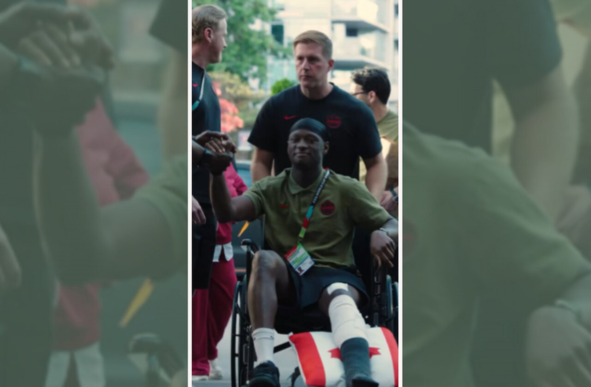 Jogador do Canad&aacute; ganha recep&ccedil;&atilde;o calorosa ap&oacute;s cirurgia na perna