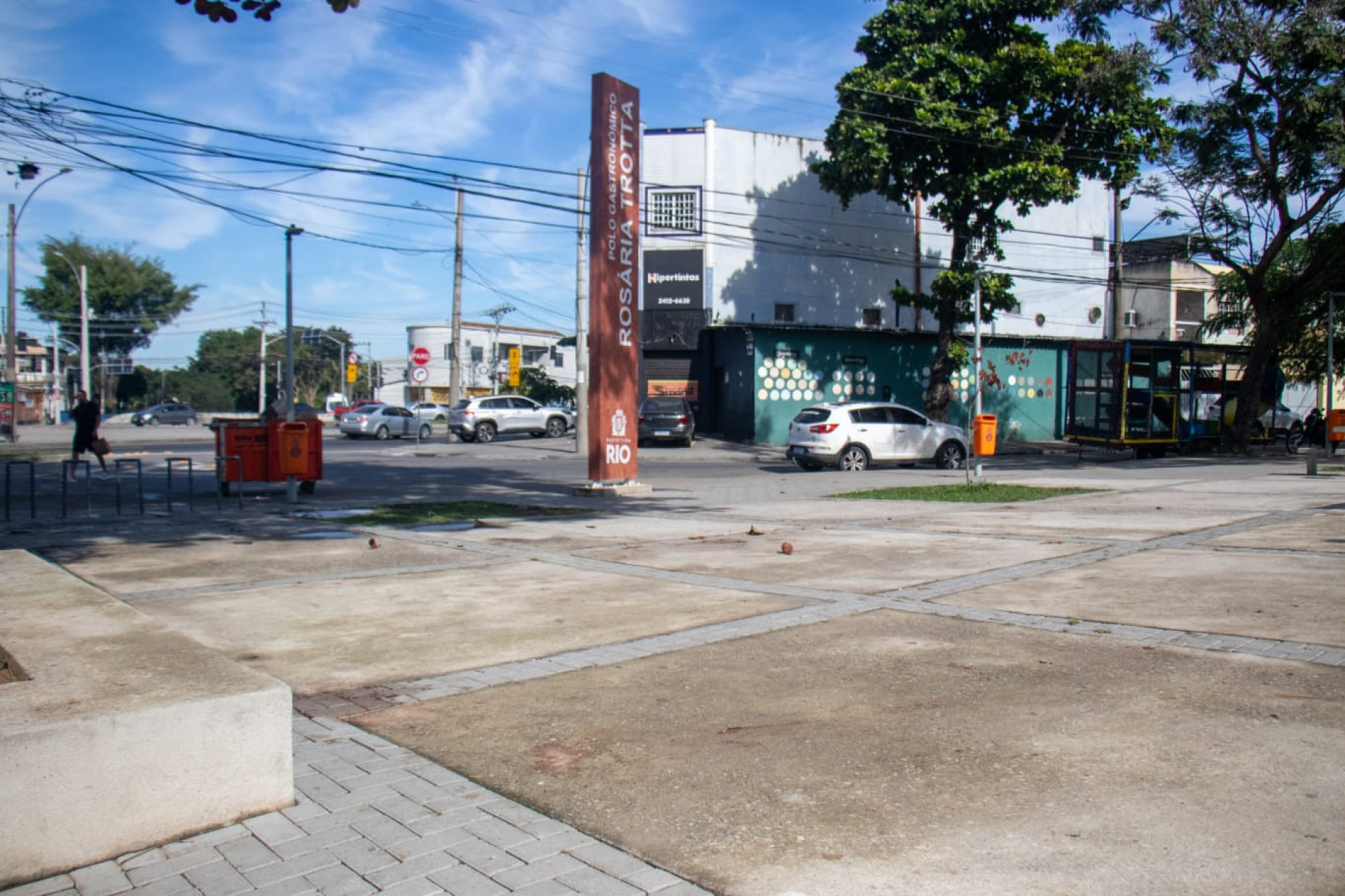 Praça onde acontecia o jogo ficou com marcas de tiros - Érica Martin/Agência O DIA