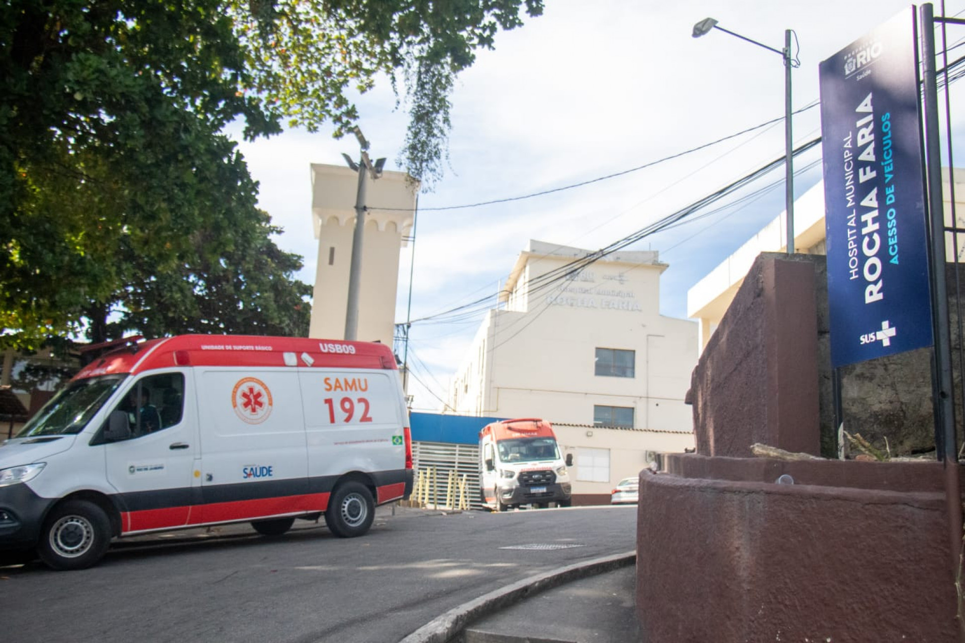 Vítimas foram levadas para o Hospital Rocha Faria - Érica Martins/Agência O DIA