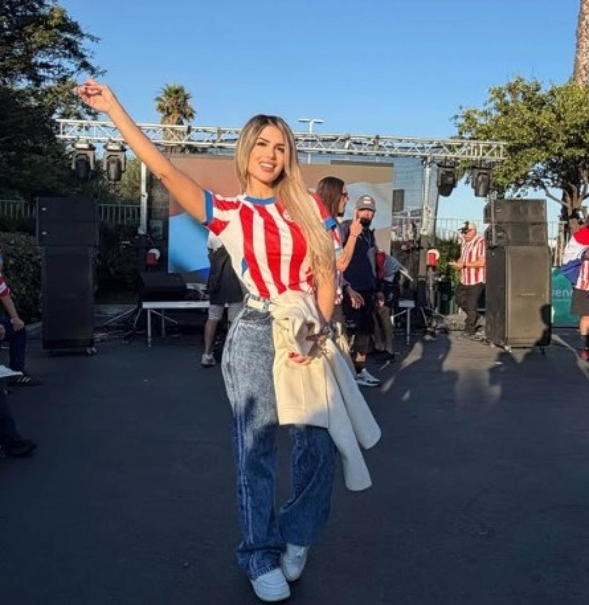 Karen Insfran marcou presen&ccedil;a para torcer pelo Paraguai - Reprodu&ccedil;&atilde;o / Instagram