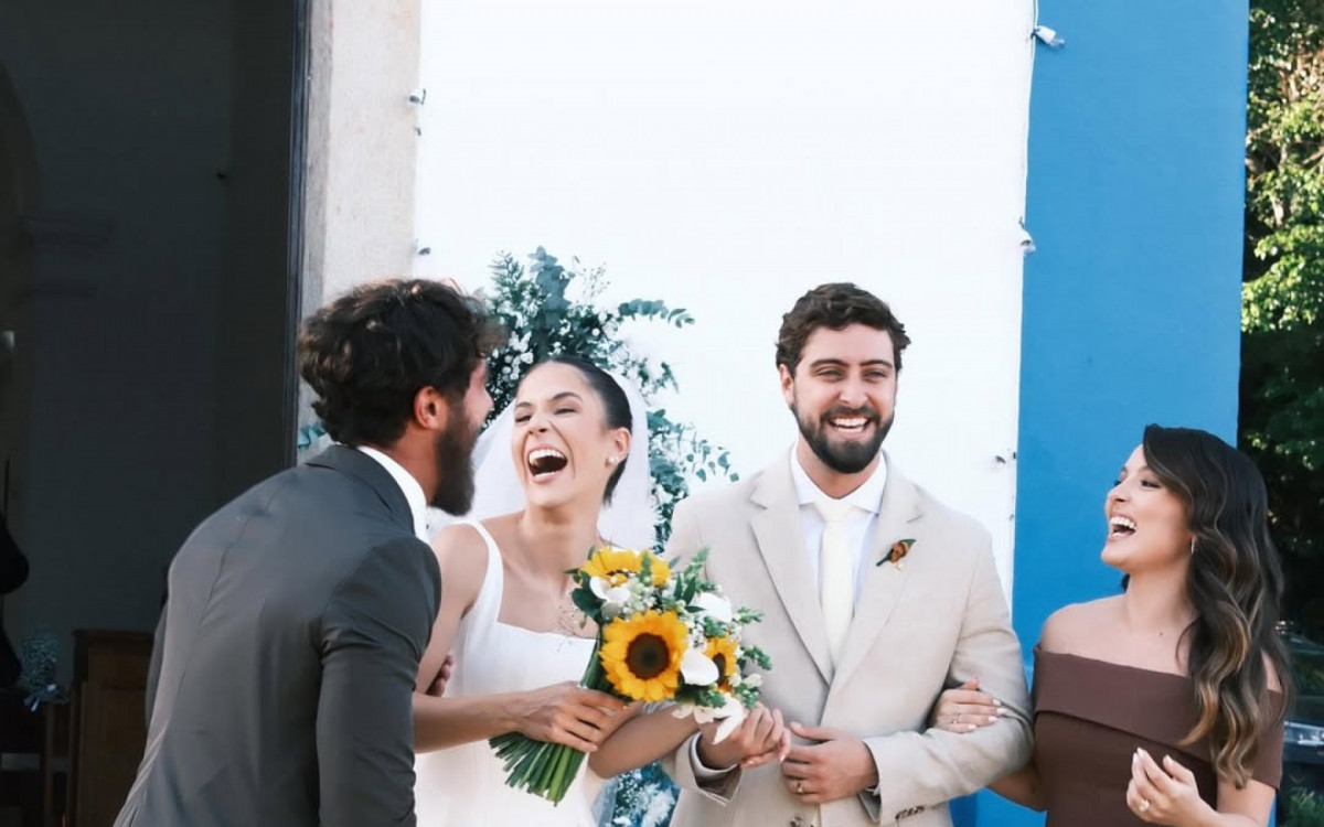 Larissa Manoela e Andr&eacute; Luiz Frambach foram padrinhos do casamento de Eike e Nat&aacute;lia