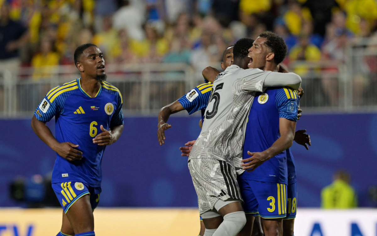 Jogadores de Curaçao celebram primeiro ponto da seleção na história das Copas do Mundo