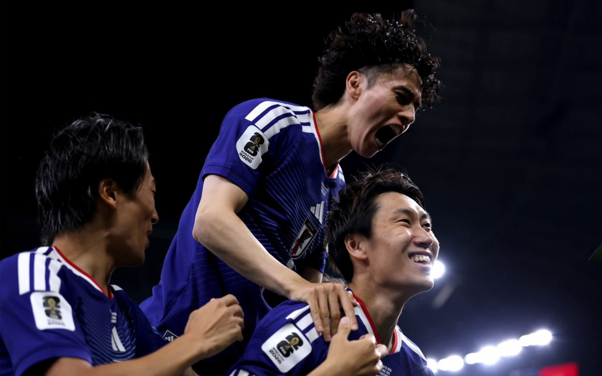 Jogadores do Japão comemoram gol marcado sobre a Tunísia