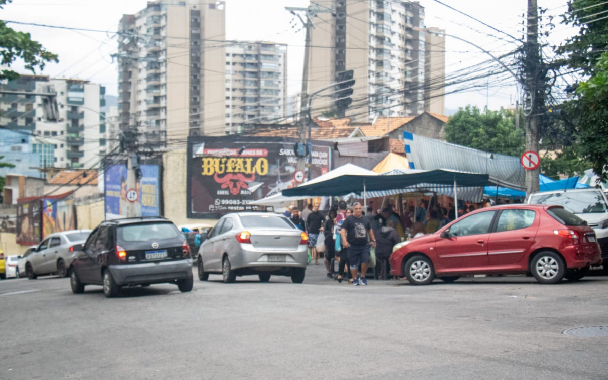 Aos domingos, local fica mais movimentado devido à feira