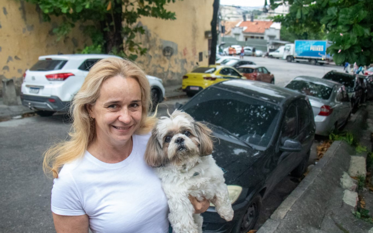 Priscila Cabral passeava com o cachorro  próximo à feira