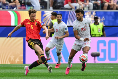 Bélgica joga mal, empata sem gols com Irã e se complica na Copa