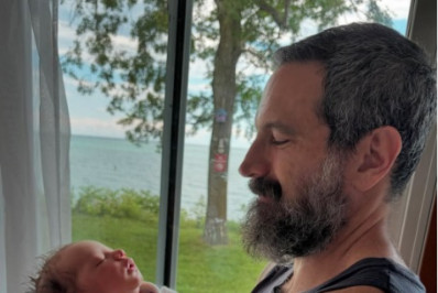 Caco Ciocler compartilha clique com o segundo neto e encanta amigos famosos