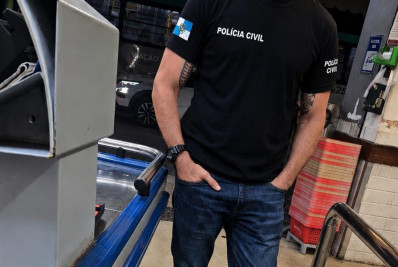 Operadora de caixa é presa por usar dados de cartão de fidelidade de idoso para fazer compras em supermercado