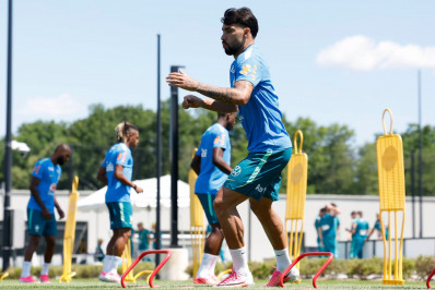 Lucas Paquetá celebra retorno de Neymar e exalta parceria com Vini Jr na Seleção