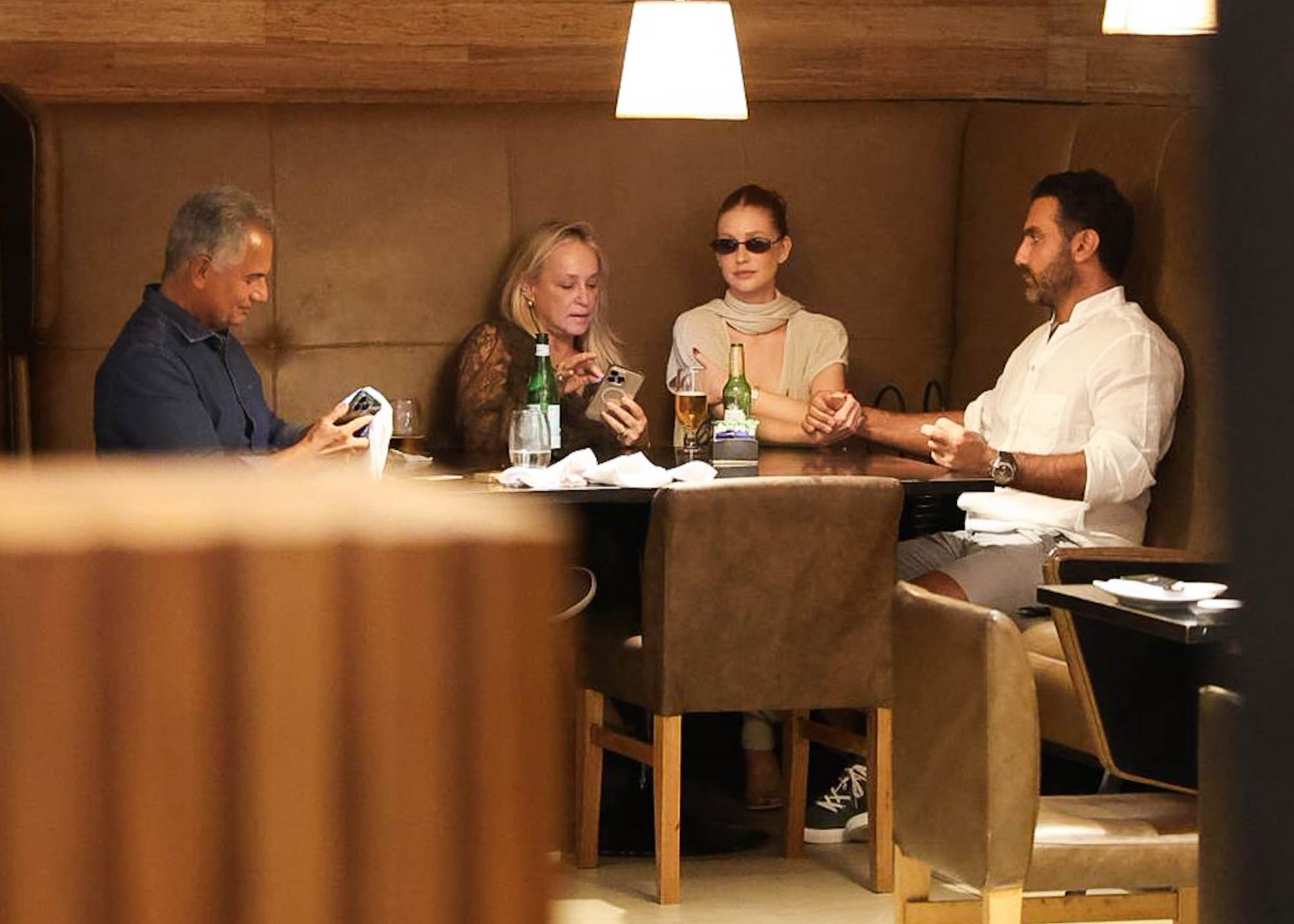 Marina Ruy Barbosa aproveita jantar com o noivo e os pais - Roberto Filho / Brazil News