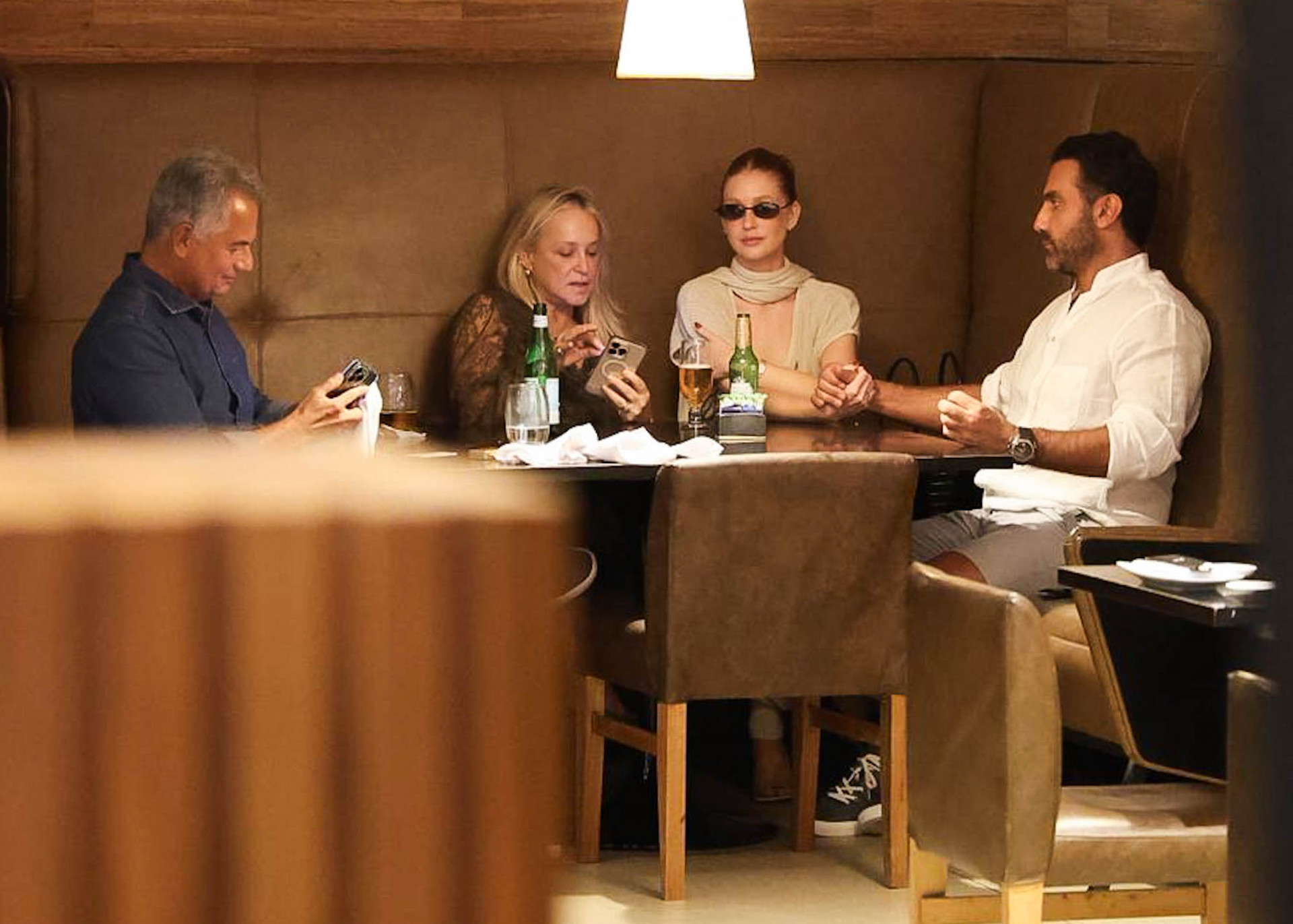 Marina Ruy Barbosa aproveita jantar com o noivo e os pais - Roberto Filho / Brazil News