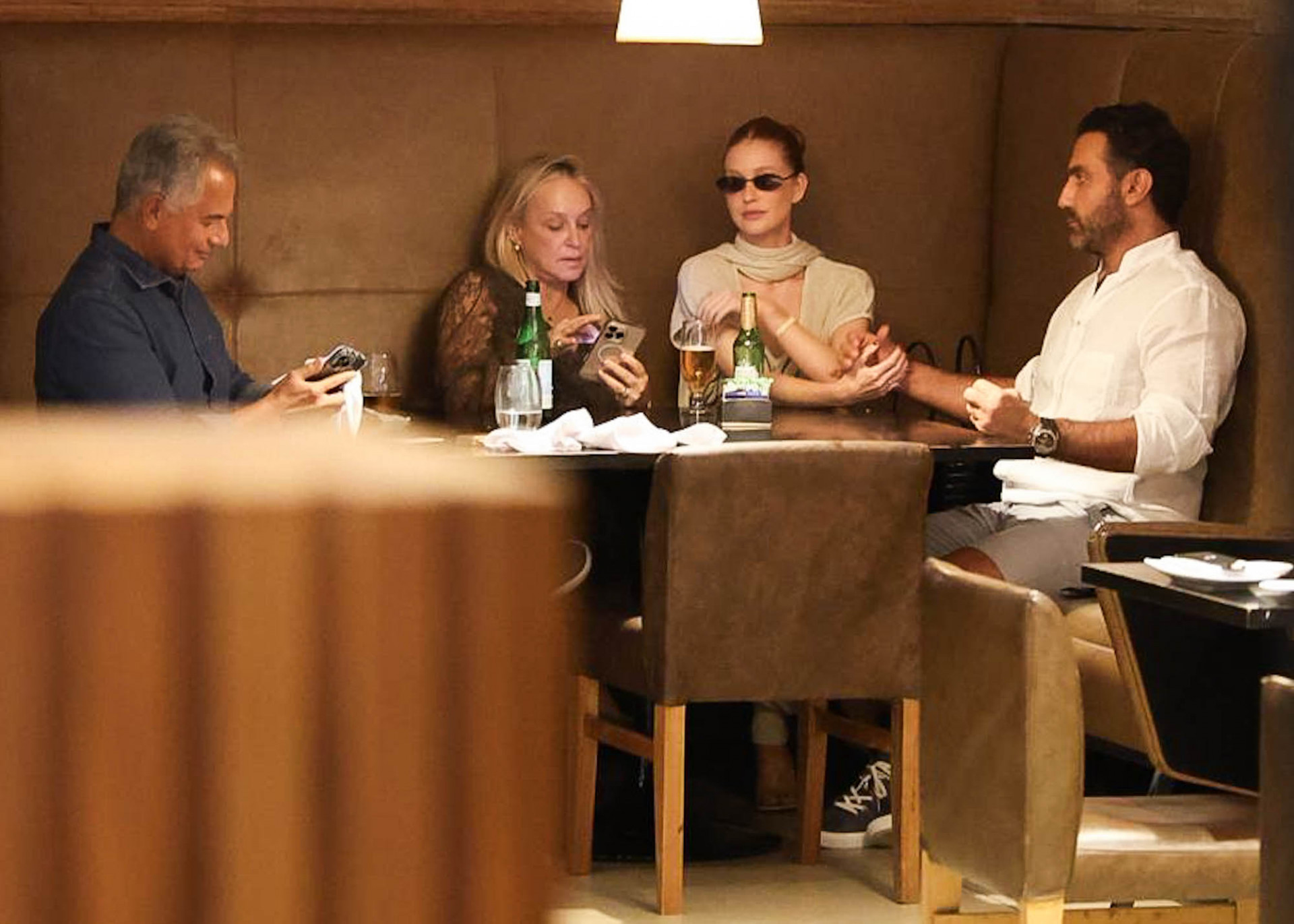 Marina Ruy Barbosa aproveita jantar com o noivo e os pais - Roberto Filho / Brazil News
