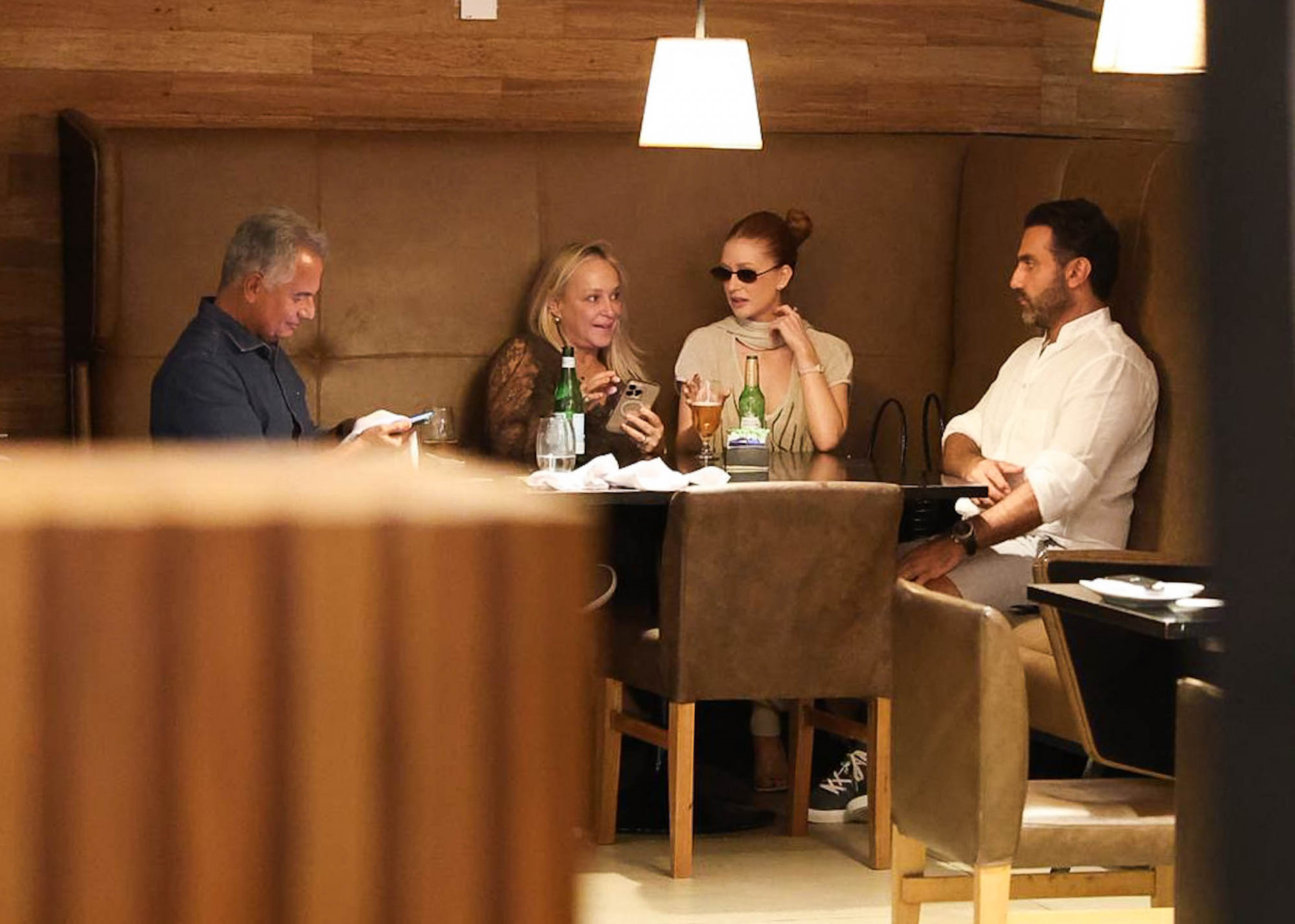 Marina Ruy Barbosa aproveita jantar com o noivo e os pais - Roberto Filho / Brazil News