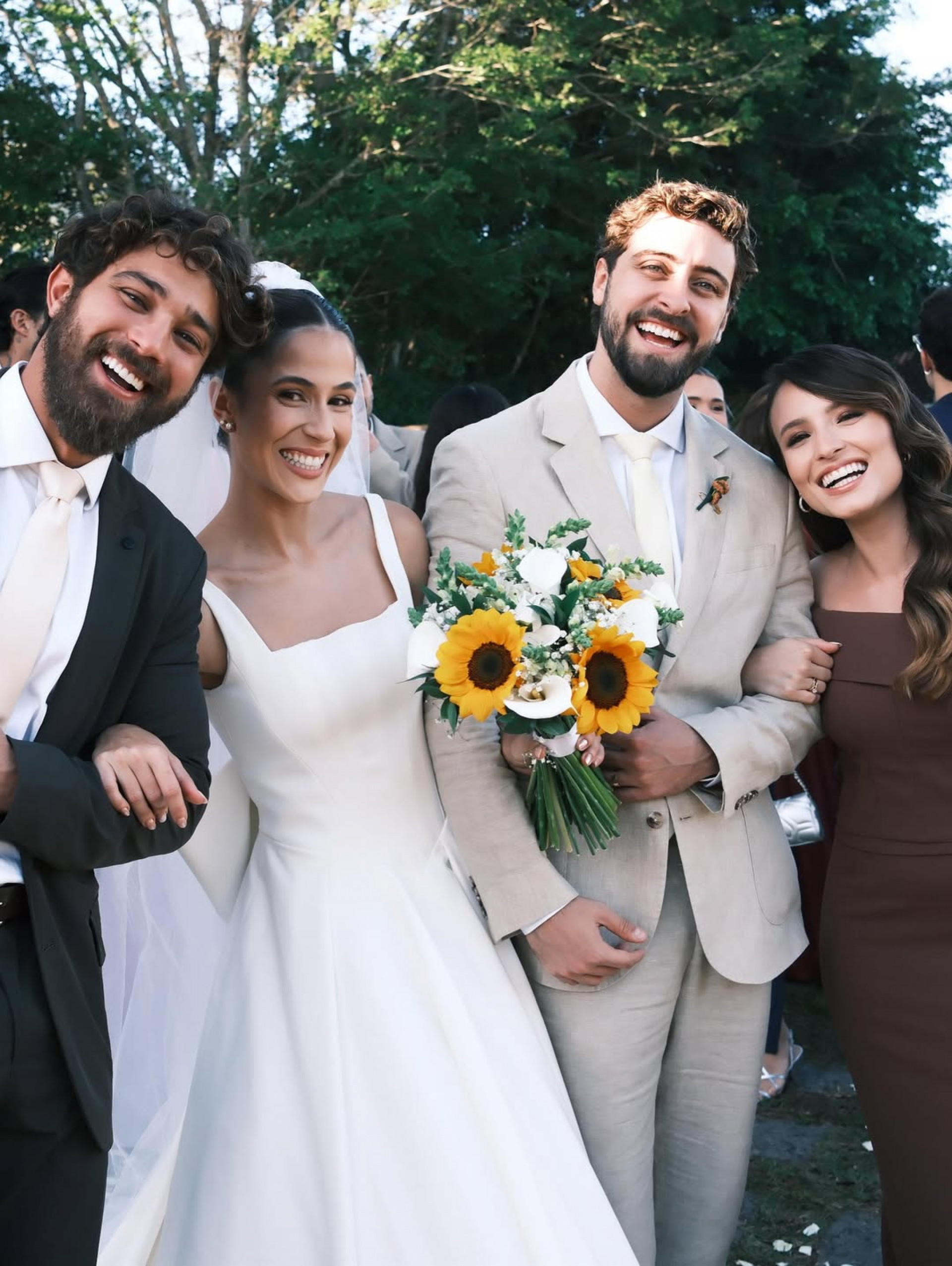 Larissa Manoela e André Luiz Frambach foram padrinhos do casamento de Eike e Natália - Reprodução do Instagram
