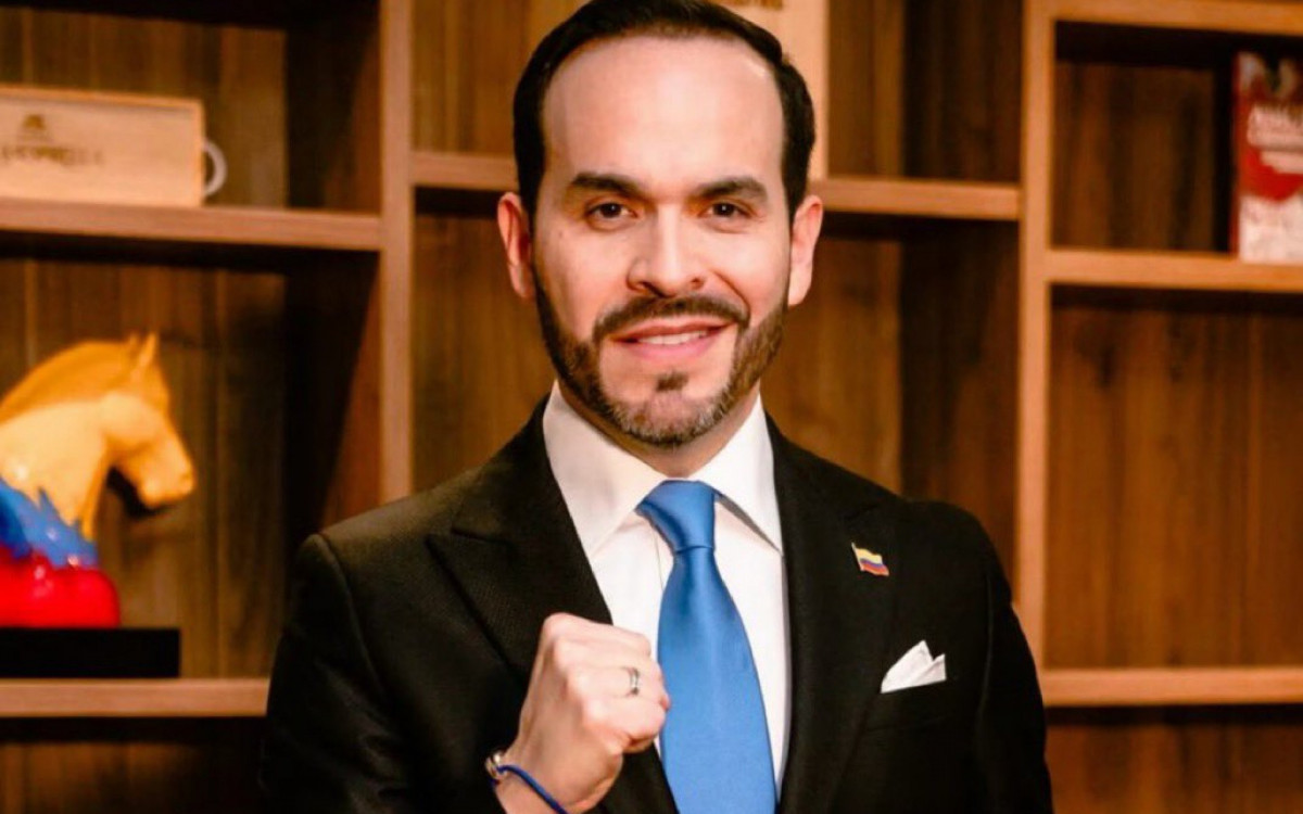 Presidente eleito, De la Espriella tomar&aacute; posse em 7 de agosto