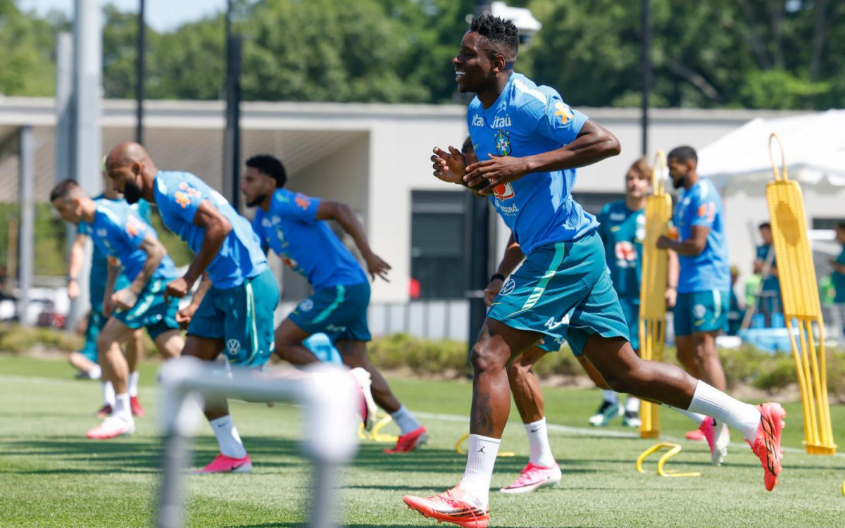 Luiz Henrique em treino da sele&ccedil;&atilde;o brasileira - Nelson Terme / CBF